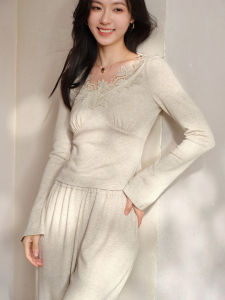 Bộ Áo V-Neck Ôm Vai Quần Dáng Suông Phong Cách Thu