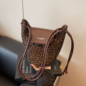 กระเป๋าสะพายข้างลายเสือดาวแฟชั่นสำหรับผู้หญิง กระเป๋าสะพายไหล่แบบลำลอง กระเป๋าถือทรงถัง กระเป๋าสะพายข้างแบบลำลองสำหรับเดินทางในฤดูใบไม้ร่วงและฤดูหนาว