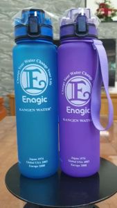 Bình Enagic Đựng Nước Ion Kiềm Dung Tích 1000ml (BPA FREE) 2 Màu TÍM và XANH DƯƠNG