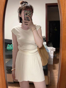 Stylish Ice Silk Waist-Tight Flying Sleeve Short Sleeve Tops Womens 2024 Summer New Style White Pleated Skirt Two-piece Set