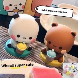 DEUKIO Panda "Yier" “Bubu” ตุ๊กตาเดสก์ท็อปรูปน่ารักเครื่องประดับรถยนต์การ์ตูนน่ารักตุ๊กตาไทด์