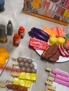 Honeybabytoys อาหารจําลองบาร์บีคิว ของเล่นชุดBBQ อุปกรณ์รวม 80 ชิ้น ของเล่นติ่มซํา อาหารจําลอง อุปกรณ์ 88ชิ้น