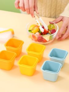 ชุดแม่พิมพ์ทำน้ำแข็ง 6 ชิ้น พร้อมฝาปิด+ไม้เสียบ ทรงสีเหลี่ยม สีสันสดใส วางซ้อนกันได้