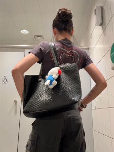 F383 Large Capacity Womens Black Woven Tote Bag Casual Chic Bucket Bag Versatile Single Shoulder Handbag for Daily Use