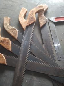 Gergaji gorol alat potong kayu dan tebang pohon