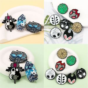 เข็มกลัดอะนิเมะ Hollow Knight รูปดาบ Bone Nail  ทำจากโลหะเคลือบ  รุ่น Pure Nail Sword  ลายราชินีตัวต่อ  สำหรับคอสเพลย์  ของตกแต่งกระเป๋า  ของขวัญ