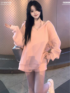 ชุดกีฬาสำหรับผู้หญิง ชุดสามชิ้นแฟชั่นฤดูใบไม้ร่วง ฮู้ด เสื้อกั๊ก ชุดกระโปรงสั้น เสื้อผ้าทำงาน โพลีเอสเตอร์ 100%