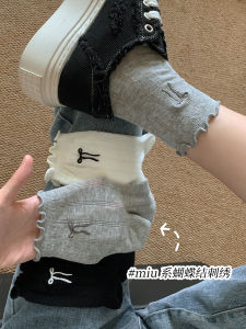 ถุงเท้าผู้หญิงลายขอบสีเทา ถุงเท้ากลางน่อง ถุงเท้าแบบบาง ลายผีเสื้อปัก ผ้าฝ้ายแท้ ถุงเท้าฤดูร้อน ระบายอากาศได้ดี ดูดซับความชื้น