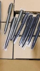 1 Set of Ballpoint Pen and Rollerball Pen with Two Replaceable Pen Refills and Gift Box Suitable for Business School Journaling
