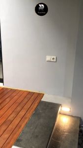 Kayu Bengkirai Alami & Estetik: Lantai Kayu Tahan Cuaca untuk Ruangan Luar