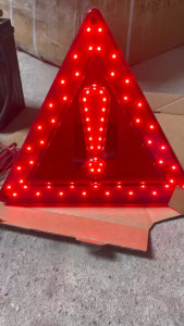 Đèn cảnh báo tam giác 30cm. Đèn báo khẩn cấp điện 12v và 24v dùng chung (1 chiếc)