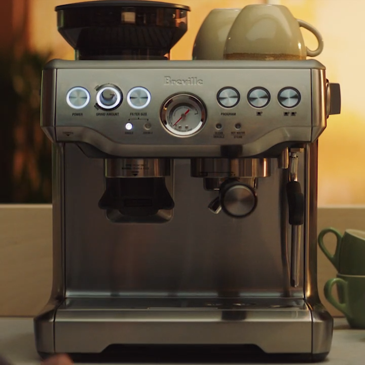 Breville Barista Express Coffee Maker, Espresso Machine with Built-in  Coffee Grinder and Milk Texturing Function