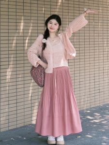 กระโปรงทรงเอเอวสูง ทรงเข้ารูป ทรงกระโปรงทรงดอกไม้ ทรงเข้ารูป กระโปรงทรงเอ ลายดอกไม้ กระโปรงสั้น ทรงเข้ารูป