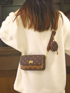 Trendy Small Square Bag for Women with Wide Shoulder Strap Korean Style Geometric Pattern PVC Material Handbag Crossbody Bag