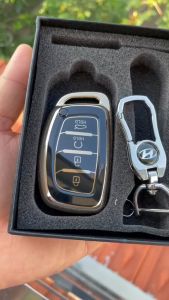 Ốp bảo vệ chìa khoá xe HYUNDAI CRETA đời xe 2022 -2023 chất liệu bằng chất liệu mạ TPU mềm - Đen vàng