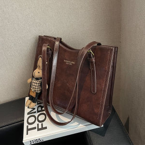 Spring 2024 Retro Large Capacity Commuter Womens Tote Bag Fashionable Vintage Single Shoulder Bag High-End Sensation Handbag