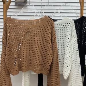 QJshop 🚚 3 รู เสื้อโคเช แต่งแหวก สีพื้นแมทช์ เสื้อถักไหมพรม แขนยาวทรงครอป เชื่อวัตถือ การผชพทำความสวยงาม สีพื้นแมทช์