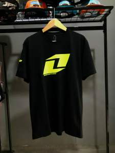 Kaos hitam one industries premium 24s