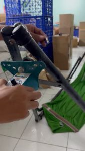 Máy Đưa Võng Tự Động Cao Cấp Akaru Dùng Được Pin Sac Dự Phòng Khi Cúp Điện