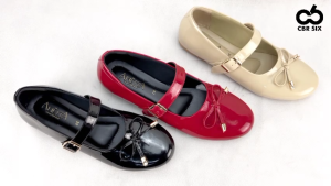 Sepatu kasual flat wanita mengkilat / casual ballet datar menggunakan sabuk gesper krem hitam merah