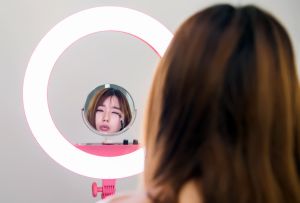 Godox โคมไฟแหวนไฟ LED แบบ LR160 18W 3300K-8000K หน้าจอ LCD สีอุณหภูมิปรับได้สำหรับการถ่ายทอดสดการแต่งหน้าไฟ LED