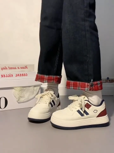 Autumn new รองเท้าผ้าใบผู้หญิงลำลอง รองเท้าสีขาวมินิมอล กันลื่นรองเท้านักเรียนผูกเชือก ไซส์ 36-44 เก็บเงินปลายทาง