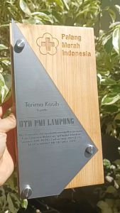plakat pelakat piala kayu akrilik (custom type 1)
