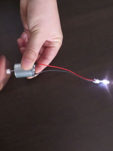 Mini Hand Cranked Generator with LED Gear Wind Power DIY Technology Experiment Model Small Parts And Accessories for Hardware