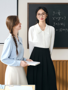 เสื้อเชิ้ตผู้หญิงคอวีแขนยาวผ้าชีฟองสีขาว เสื้อผ้าทำงาน เสื้อผ้าสำหรับครู ผู้หญิงที่ไปทำงาน สายเดี่ยว กระดุม โพลีเอสเตอร์