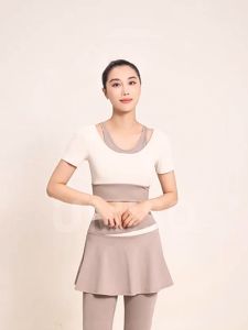 UMISO Slim Sports Top With Fixed Chest Pads Breathable Quick Dry Running Gym Fake Two Piece Short Sleeves