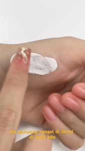 Whitening Sunscreen Cream Pemutih Glowing Up Sunblock SPF90+ PA+++ Wajah Dan Badan Sunscreen Sun Protect & Moisture Original Sunblock Intensive UVA/UVB Sun Protection Tahan Air Double Whitening Lightweight Refreshing Waterproof Oil-Free Formula