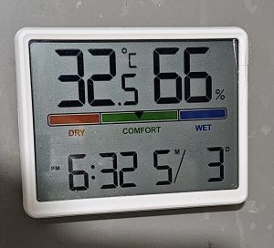 Magnetic clock with thermometer (room temp)