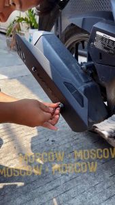 Pelindung Knalpot Model Slim Anti Pecah Tutup Tameng Cover Knalpot Airblade Carbon Untuk Motor Honda Vario 125 150 All New 2018-NOW Cover Tameng Knalpot Vario 125 150 PCX CBU Tutup Knalpot New Vario 125/150 Bahan Tebal Tameng Knalpot Honda Vario 125 150