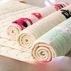 หนาขึ้น แผ่นรองที่นอนกํามะหยี่นม Quilted ผ้าขนแกะ นักเรียน หอพักผ้าคลุมเตียงเดี่ยว ฤดูหนาว อุ่น ผ้าห่มสักหลาดผ้าปูที่นอน
