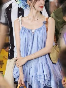 Gulinaza Summer 2025 Loose Short Sleeve Womens T-shirt Cartoon Comic Anti-aging Celebrity Top Cotton Polyester Blend