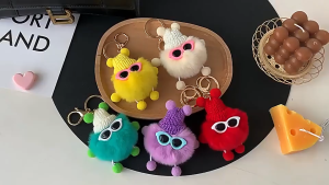 Sty⚡ Imitasi Bulu Kelinci Berang-berang Kecil Bola Batubara Gantungan Kunci Tas Lucu Liontin Gantungan Kunci Mainan Mewah COD