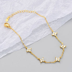 Luxury Four Leafดอกไม้Zirconสร้อยข้อมือผู้หญิง 2025 ใหม่แฟชั่นRhinestoneสร้อยข้อมือสาวเครื่องประดับของขวัญ
