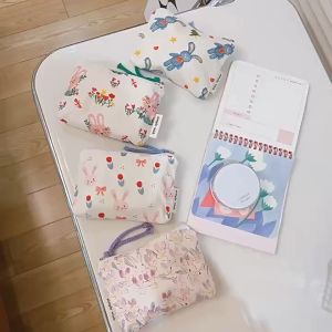 พร้อมส่ง🇹🇭 A016 กระเป๋าผ้า กระเป๋าผ้าฝ้าย กระเป๋าเครื่องสำอางค์แบบพกพากระเป๋าใส่ผ้าอนามัย กระเป๋าใส่เหรียญ ขนาดเล็ก กระเป๋าผ้าขนาดเล็ก กระเป๋าใส่เครื่องสำอางค์แบบพกพากระเป๋าใส่เครื่องสำอางค์ความจุข ขนาดใหญ่ กระเป�