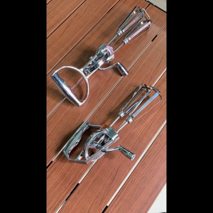 [SG] Egg Beater Stainless Steel Rotary Hand Whip Whisk Egg Beater Hand Crank Style Rotary Hand Whip Whisk Kitchen Cooking Tool Egg Beater Mixer Classic Hand Crank Style Egg Beater