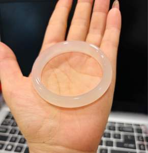 Vòng tay đá mã não Vip chuẩn 5A trong veo vân đẹp thiên nhiên ánh Nguyệt Quang đẹp bản hẹ