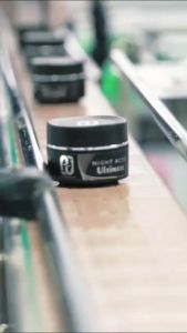 PJ AYOMI BEAUTE DAILY CREAM ULTIMATE diperkaya dengan Niacinamide Aloevera Extract Hydrolyzed Royal Jelly dapat membantu mencerahkan wajah menjaga kelembaban kulit wajah serta mengandung bahan UV Filter yang dapat melindungi wajah dari sinar matahari