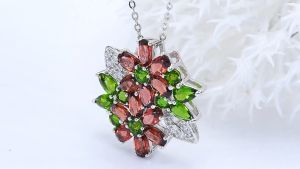 Lohaspie Jewelry Genuine 5.5 Carats 925 Silver Necklace Original Natural Garnet Chrome Diopside Pendant Oval Cut Gemstone Birthstone Pendant For Women Jewelry Gift