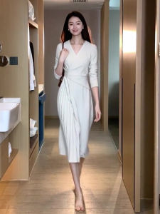 Elegant V-neck Long Dress White Autumn Workwear Chic Office Atmosphere Beautiful Pleated Skirt High Waist A-line Silhouette