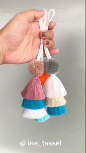 GANTUNGAN TASSEL 3 SUSUN KEPALA POM POM KATUN PREMIUM AKSESORIS TAS KUNCI