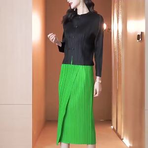 2025 Spring and Autumn New Miyake Folded Women's Chinese Style Buckle Fashion Loose Large Size Shirt Trendy Long Sleeve Top for Women