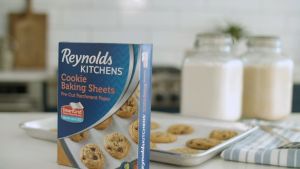USA Reynolds Kitchens Cookie Baking Sheets Pre-Cut Parchment Paper No Cutting Required