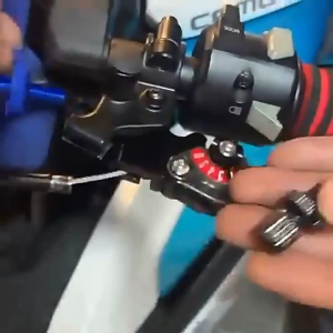 [2ชิ้น] น็อตแต่งสายครัช รถจักรยานยนต์ สกรูอลูมิเนียมอะไหล่  Break คลัทช์คันเร่งสายปรับแต่งเสริม /2190