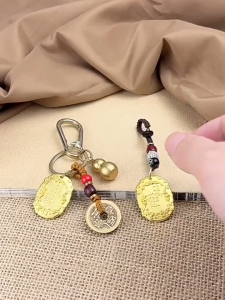 已开光 招财 款奉旨发财黄铜钥匙扣招财寓意男女汽车钥匙链礼物 The Wealth-attracting Gift Is A Brass Keychain That Symbolizes Wealth and Is A Gift for Both Men and Womens Car Key Chains