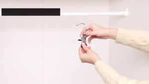 Portable Stainless Steel Anti-slip Clip with Hook Hanging Clip Saving Storage Clip For Closet Laundry