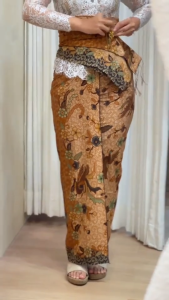KAIN BATIK KAIN LEMBARAN KAMEN SUTRA PARIS SET SELENDANG ATBM - KEBAYA WISUDA MOTIF BATIK
